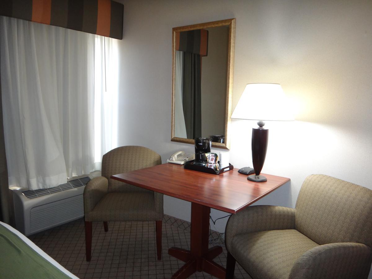 Windsor Inn & Suites 닷지시티 외부 사진
